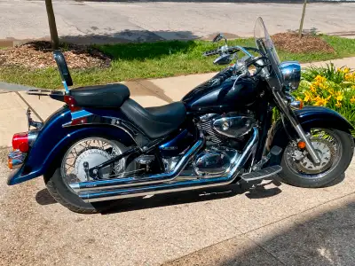 006 Suzuki C50 Boulevard 14500 KM ONLY, FUEL INJECTED!! motorcycle is in great condition,Shaft Drive...