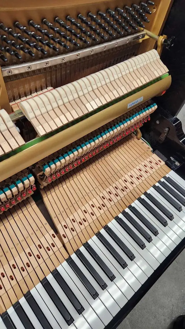 Yamaha U1 Silent Piano（Montréal Stock） in Pianos & Keyboards in City of Montréal - Image 7