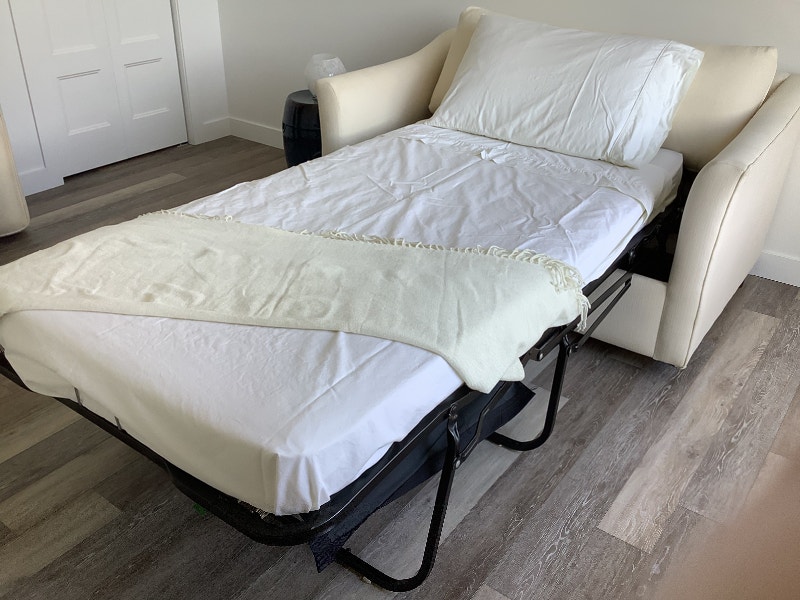 Sofalit très propre et utile Sofas et futons Lévis Kijiji