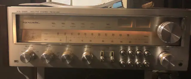 Realistic STA 2000 in Stereo Systems & Home Theatre in Oshawa / Durham Region - Image 2
