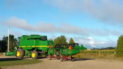 John Deere 9500 combine , 4WD,, bin extensions, 5000 separator hours, chopper, field ready. $18,950....