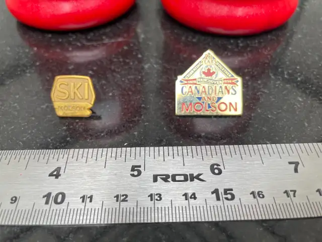 Vtg Molson Lot Light Beer Glass Two Canada Koozies Button & Ski in Arts & Collectibles in Richmond - Image 10
