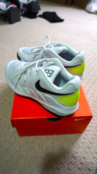 Nike JR Junior Vapor X - HC Tennis Shoes - US 6