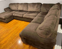 Large 4pc sectional in excellent condition 