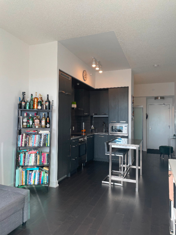 1 Bedroom + Den / Canary District / All Utilities Included in Long Term Rentals in City of Toronto - Image 4