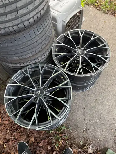 19 x 8.0 E50 5x112 Rims Off a brand new Golf R Please text 250 961 9819 if interested.