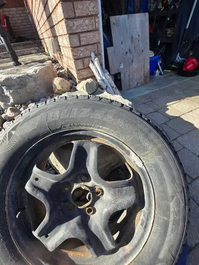 These Bridgestone Blizzak 225/65R17 winter tires feature a reliable tread pattern designed for super...