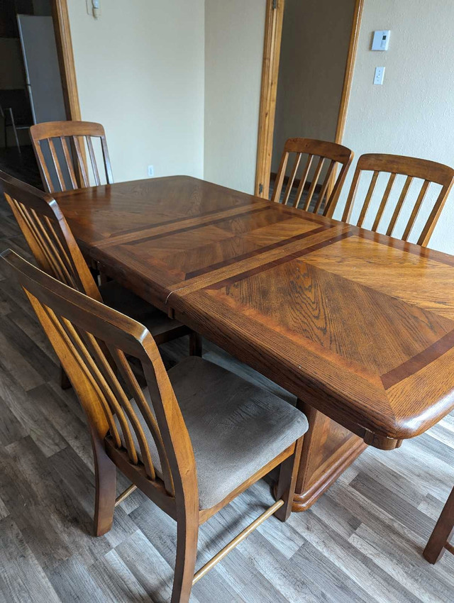 Table en bois a vendre avec 6 chaises  dans Mobilier de salle à manger et cuisine  à Sherbrooke - Image 4