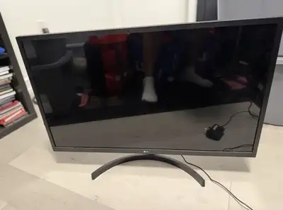 32" computer monitor - Multiple computer monitors downtown TO, View more