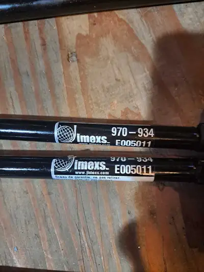 amortisseur au gaz pour panneau $10chacun, View more