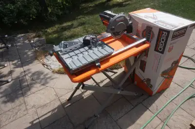 Ridgid 7" wet tile saw, View more