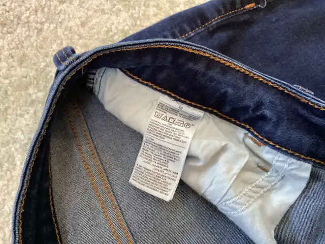 Women’s Plus Size Old Navy Jeans x2 - size 18 in Women's - Bottoms in Oshawa / Durham Region - Image 8