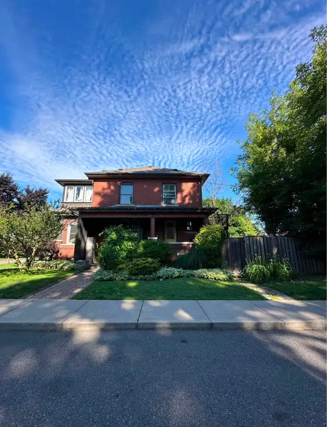 3 bedroom 4 storey house for rent!