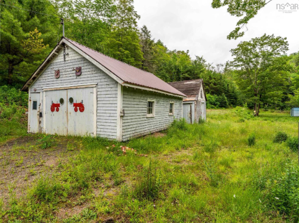 Country Living on 4 Private Acres – 3 Bedroom Home + Detached in Long Term Rentals in Annapolis Valley - Image 3