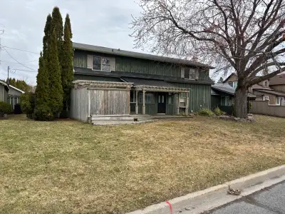 Welcome to 1109 Gretchen Court This beautiful 3 bedroom 2 bathroom unit is located in a quiet, peace...