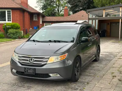 Honda Odyssey 2012 Touring Runs Very Smooth Engine & Transmission Clean title in hand . 8 seater . B...