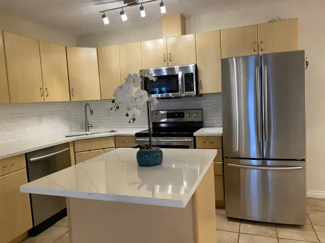 EXECUTIVE TWO BEDROOM LEWIS ESTATES  – A/C, UNDERGROUND PARKING