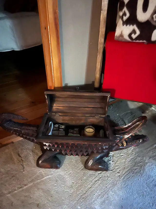 crocodile trunk wood in Other in Gatineau - Image 3