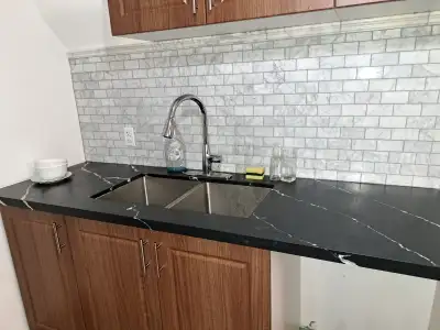 Downtown U of T, Beautiful New Reno 4BR, 2BA, Laundry