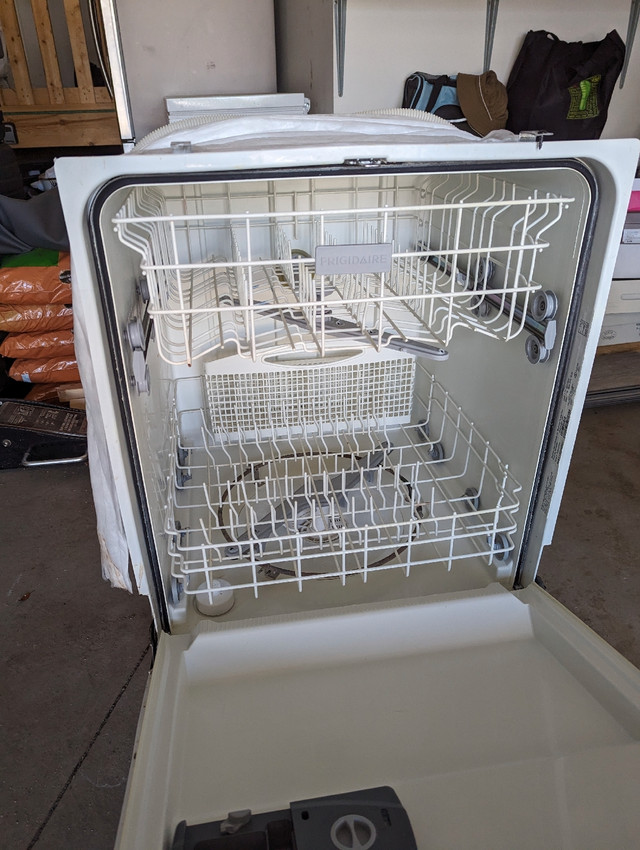 Dishwasher in Dishwashers in Edmonton - Image 2