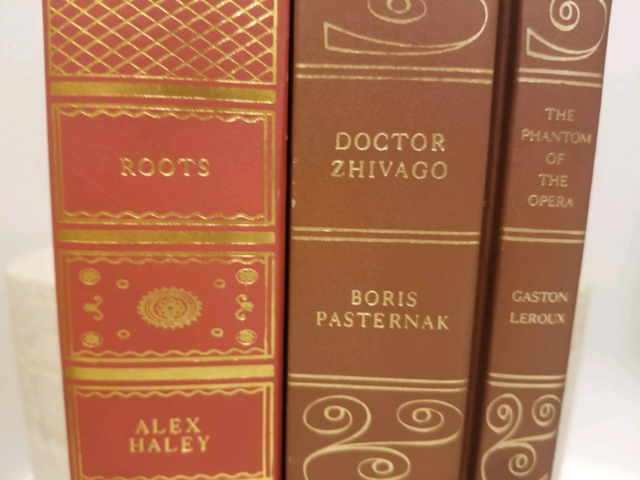 Roots - Alex Haley - Hardcover Collector's edition in Fiction in Oakville / Halton Region - Image 2