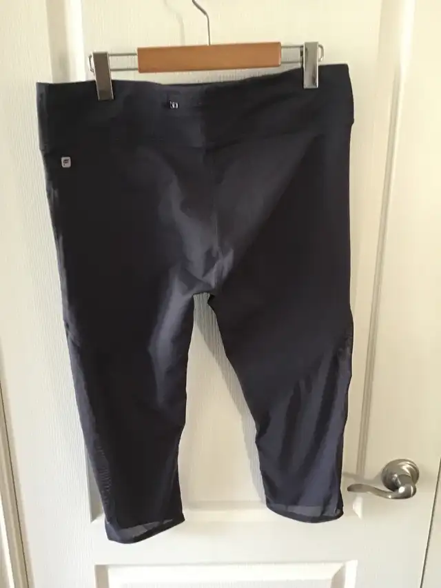Fabletics Leggings in Women's - Bottoms in Markham / York Region - Image 3