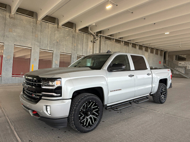 2018 CHEVROLET SILVERADO LTZ Z71 6.2L in Cars & Trucks in Kenora - Image 4