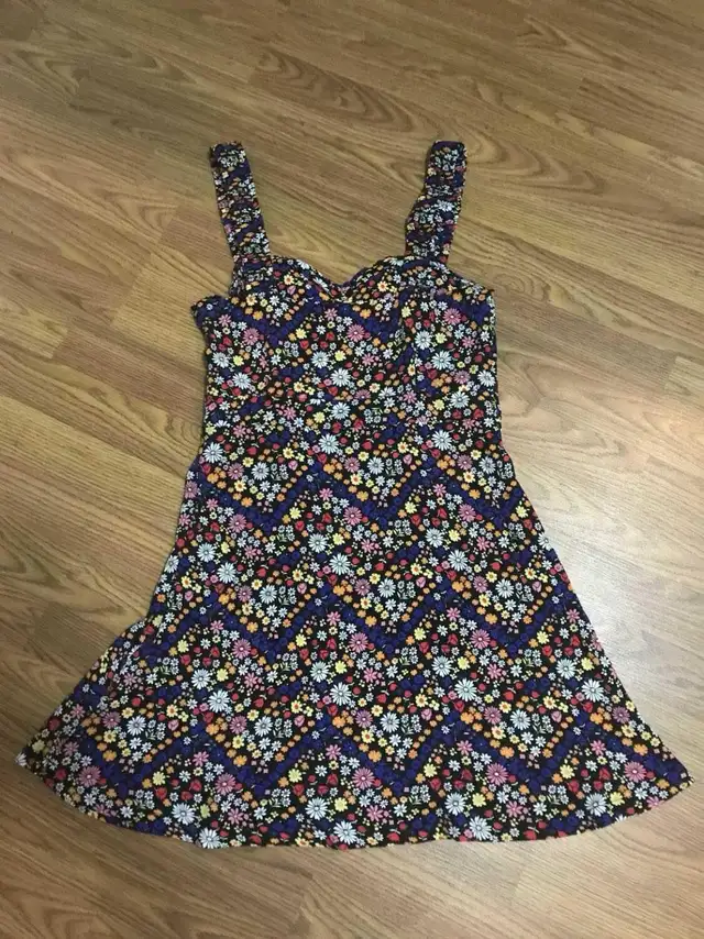 Forever 21 women’s small floral summer dress, multicolour in Women's - Dresses & Skirts in Oshawa / Durham Region - Image 4
