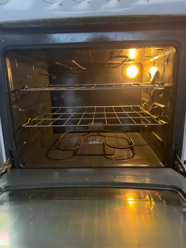 24” GE COIL TOP ELECTRIC STOVE APARTMENT SIZE  in Stoves, Ovens & Ranges in City of Toronto - Image 4