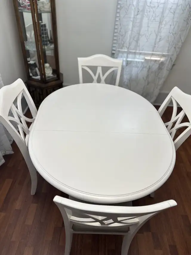 Dining room table with chairs in Dining Tables & Sets in Sarnia - Image 2