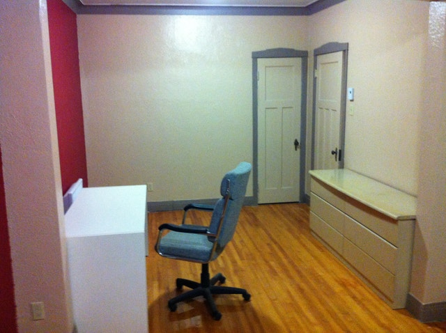 Big Furnished room, looking for male roommate (Monk metro) — photo 2