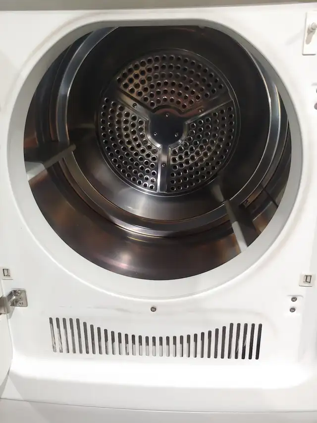 Samsung washer dryer set in Washers & Dryers in Whitehorse - Image 5