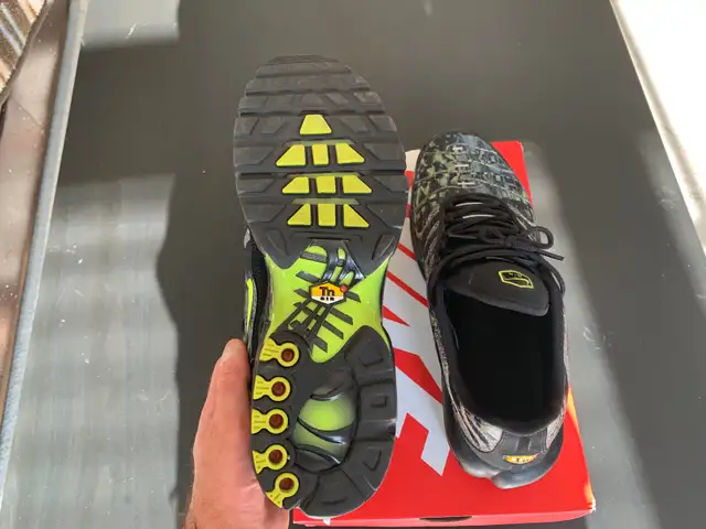 Nike Air Max Plus - size 11 in Men's Shoes in City of Toronto - Image 7