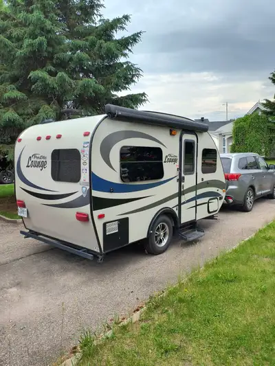 Nous sommes un couple de personnes âgées désirant vendre notre roulotte très peu utilisé, propriétai...