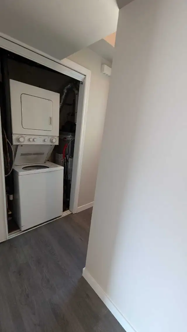 HUGE 17 Foot Long Bedrooms !! Walk to Laurier! in Room Rentals & Roommates in Kitchener / Waterloo - Image 10