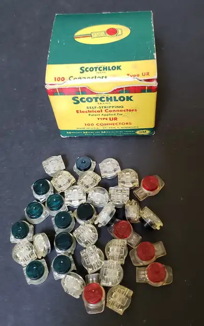 New Scotchlok Type UR self-stripping IDC electrical butt connectors * 34 connectors – 29 green & 5 r...