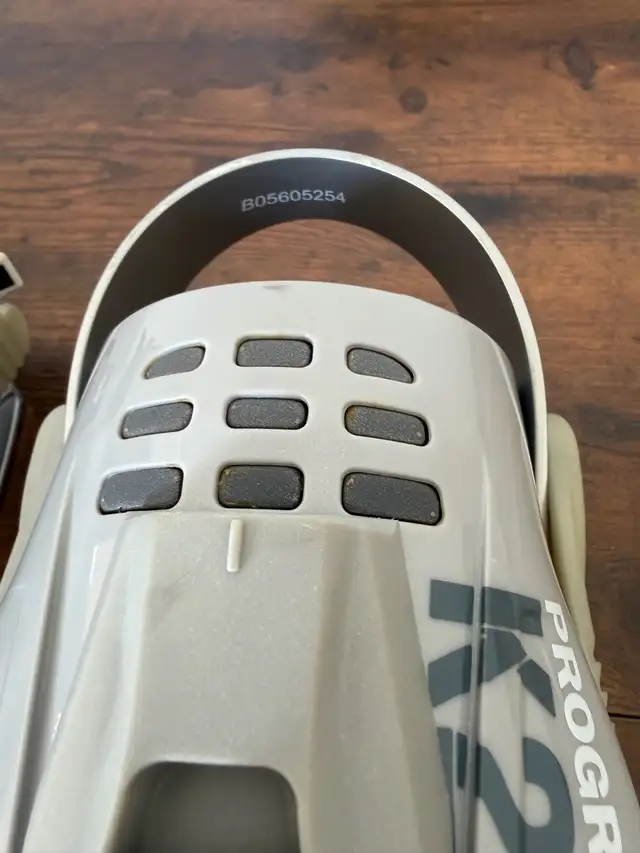 K2 V7 Snowboard Bindings Size M Complete w/ Discs & Hardware in Snowboard in Delta/Surrey/Langley - Image 8