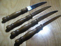 4 couteaux de 8 pouces dentelés stainless TAIWAN