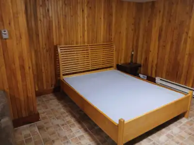 Lit queen (grand lit) en érable, View more