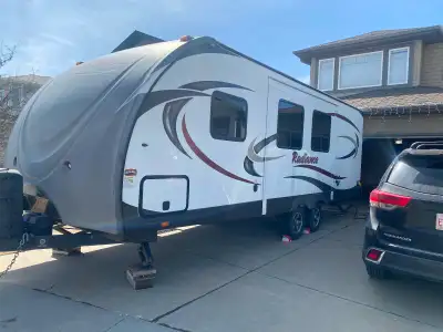 Dry weight approx 4880 lbs GVWr 7450 lbs Hitch weight 450 lbs Sleeps up to 8 - private bedroom upfro...