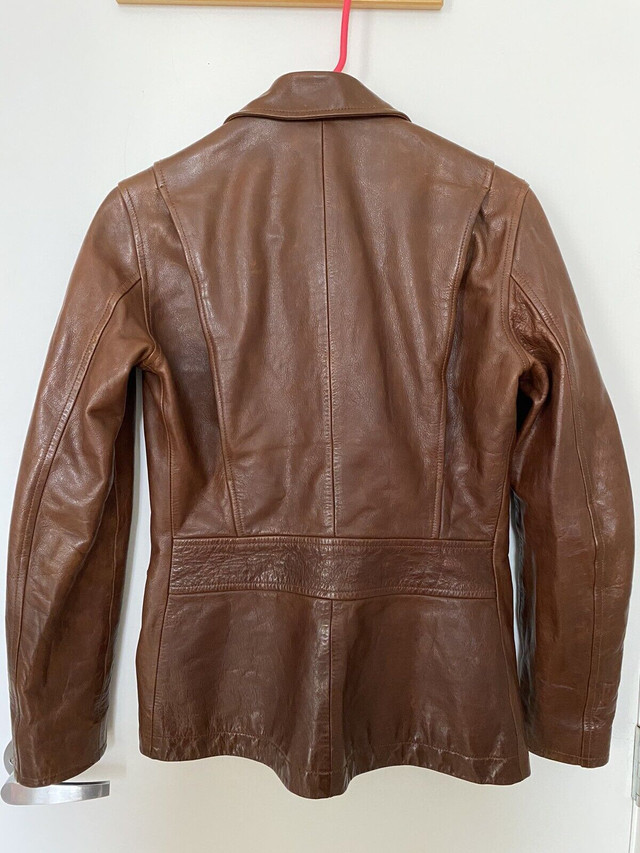 Ralph Lauren Leather jacket size 4 dans Femmes - Hauts et vêtements d'extérieur  à Ville de Montréal - Image 2
