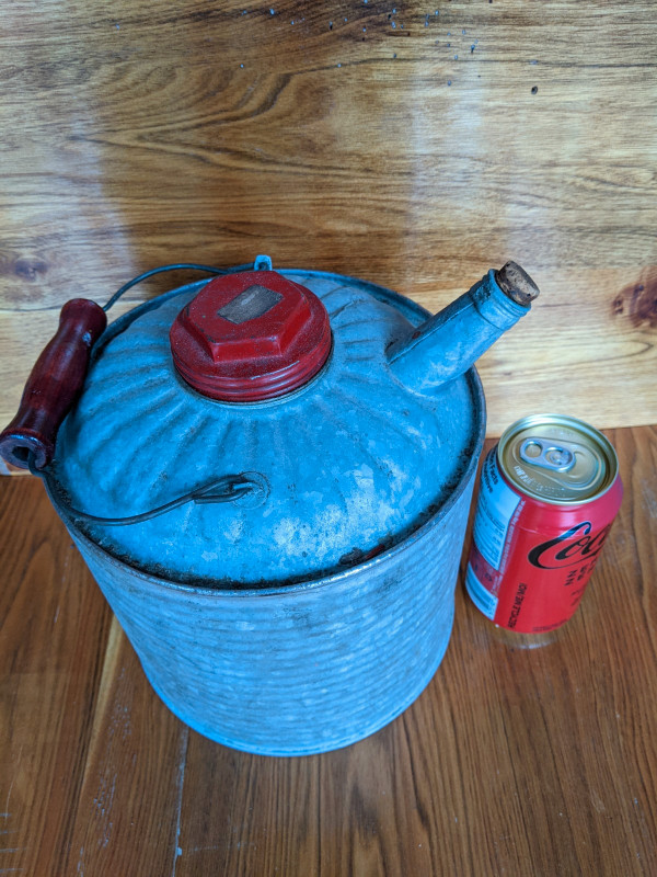 Vintage Galvanized Metal Gas Can Kerosene Red Wood Handle in Arts & Collectibles in Gatineau - Image 4
