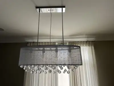 Chandelier with crystals - Chandelier avec cristaux, View more