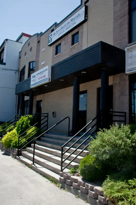 2 locaux commerciaux (bureaux) au centre-ville de Jonquière in Commercial & Office Space for Rent in Saguenay - Image 4