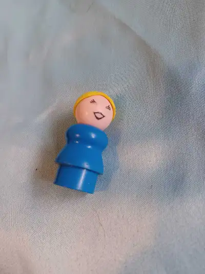Vintage Fisher Price Little People mother blonde hair figure toy. 2 inches tall. In good used condit...