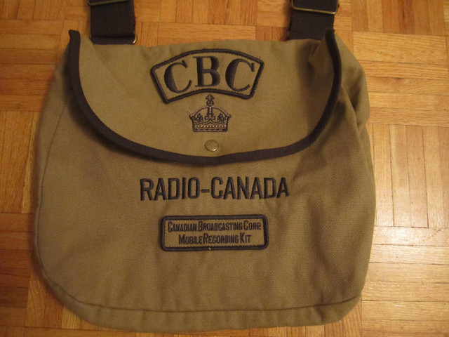 CBC Purse/Bag in Women's - Bags & Wallets in Kitchener / Waterloo - Image 4