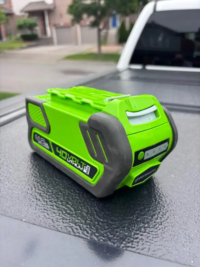 Yardworks battery and charger! in Lawnmowers & Leaf Blowers in Oshawa / Durham Region - Image 2