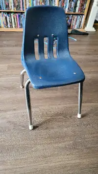 SMALL BLUE CHILD'S CHAIR