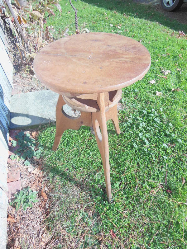 Antique Country Pine Candle or Plant Stand in Home Décor & Accents in Annapolis Valley - Image 4