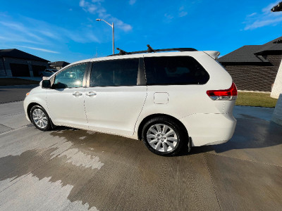 2013 Toyota Sienna Fully Loaded AWD
